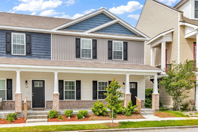 Photo - End Unit Townhome in Port Wentworth