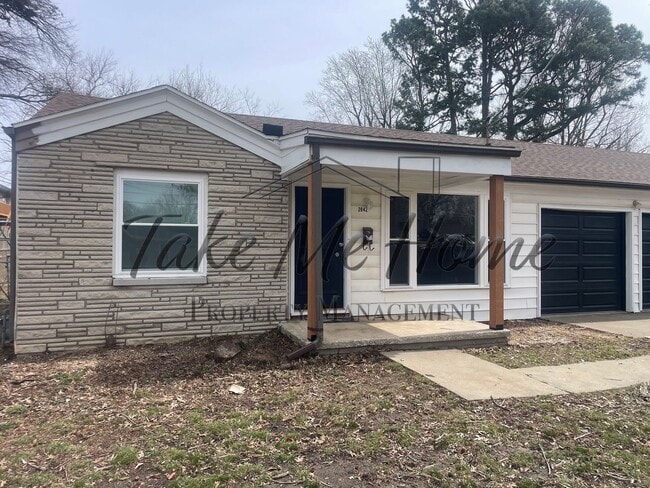 Building Photo - Remodeled 2-Bed, 1-Bath Duplex in Prime Springfield Location!