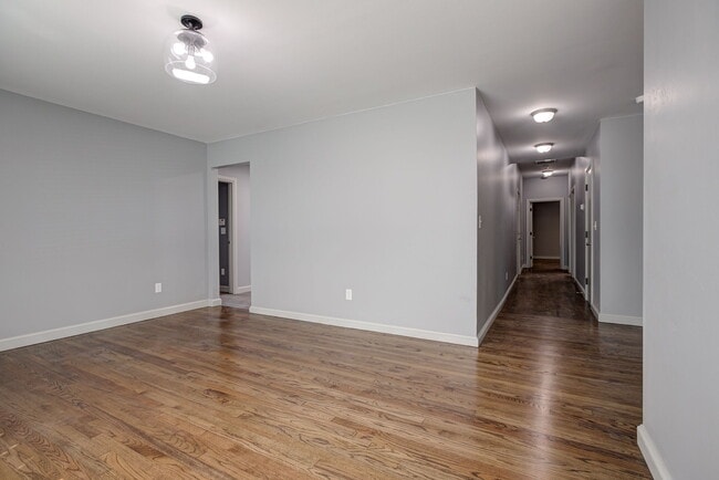 Photo - 1219 Leslie Ln