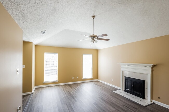 Photo - 104 Stonehaven Dr