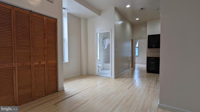 Building Photo - 2362 N Front St Rental