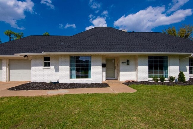 Photo - 3025 Regency Ct