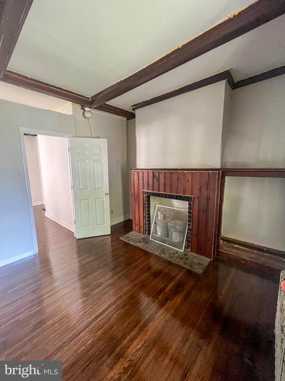 208 Maple Ave