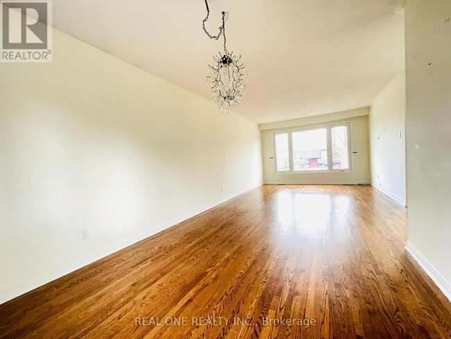 Photo - 2249 Wyandotte Dr