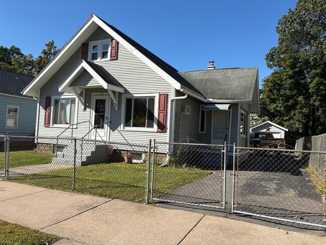 Building Photo - 136 Maynard St