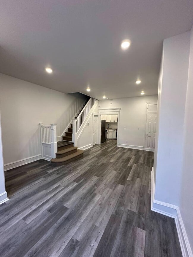 Building Photo - 2449 N 33rd St