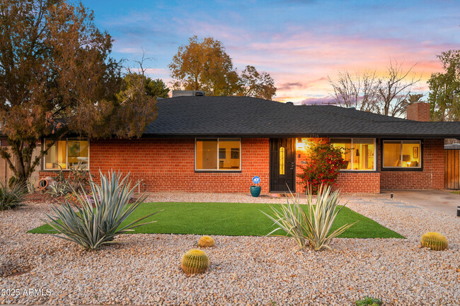 Building Photo - 1716 W Berridge Ln Rental
