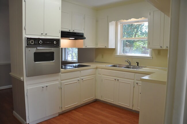 Photo - 202 Wrenwood Cir