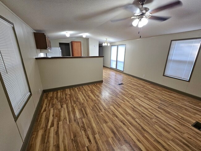 Photo - 2840 U.S. Hwy 190