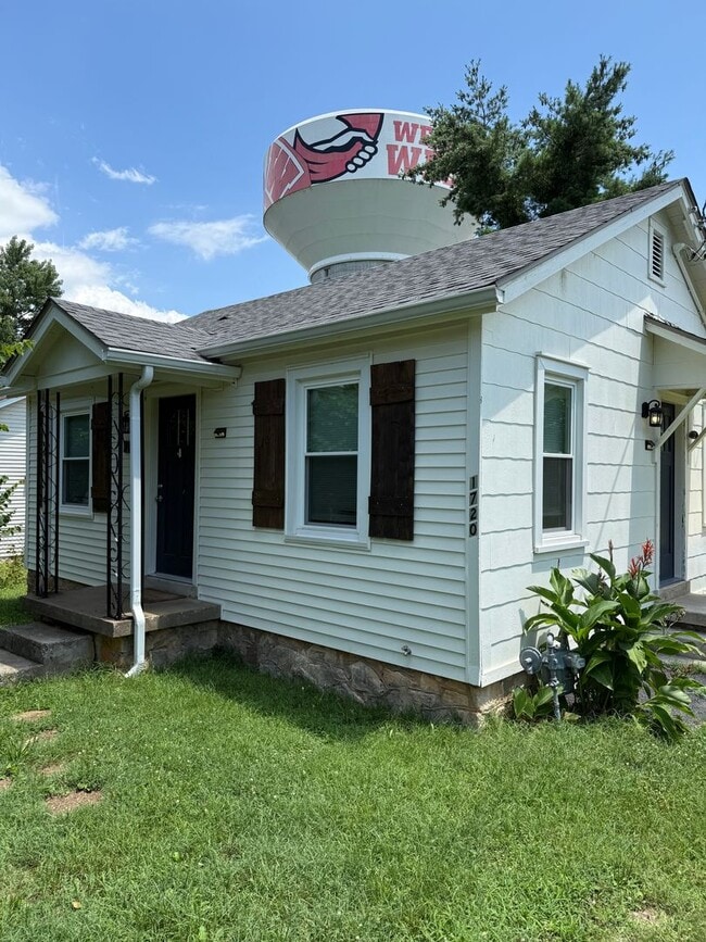 2 Bed/1 Bath House - 2 Bed/1 Bath House