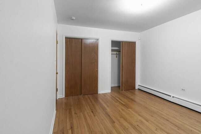 Photo - 807 Oakton St