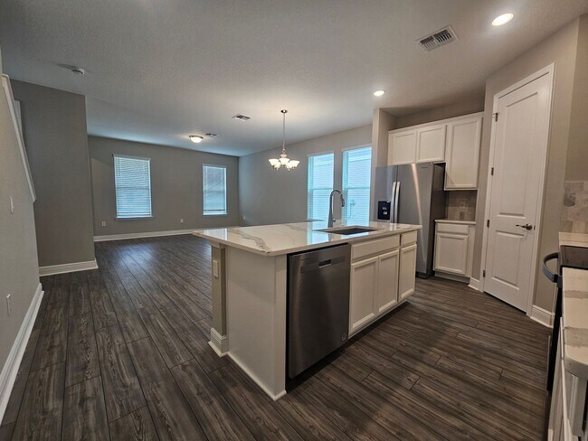 Photo - Coming Soon! Beautiful and Spacious 3 bedroom 2 bath Townhome With a Split Floor Plan in Winter G...