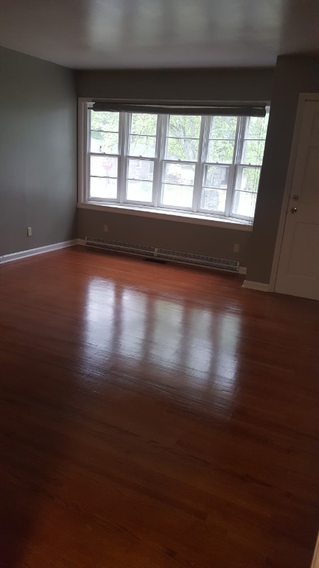 5143 Snow White Ln