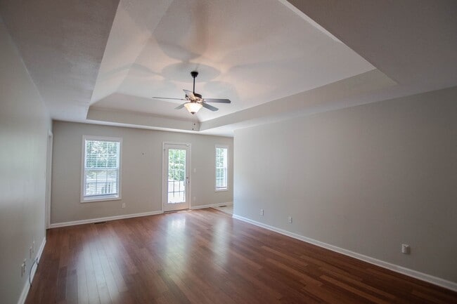 335 Chalet Cir