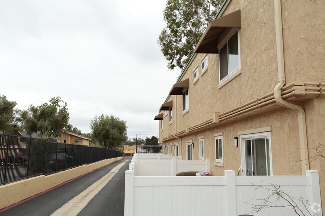 Photo - Los Robles Apartments