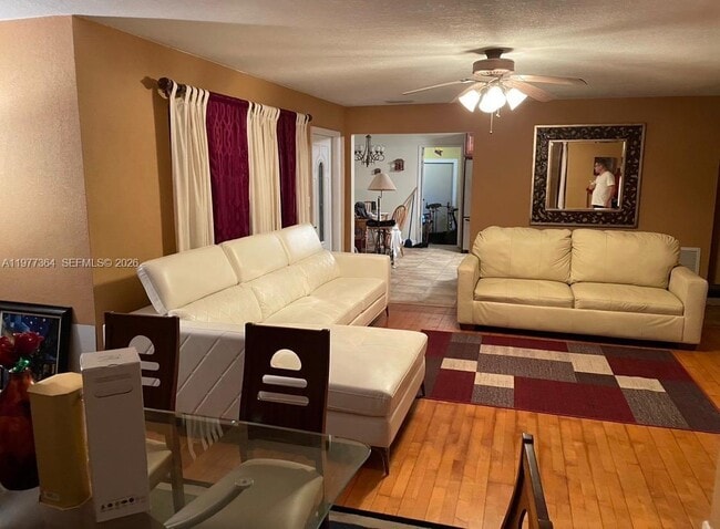 Photo - 381 NW 45th St