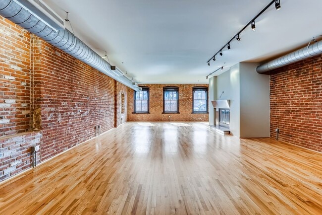 Photo - 3 Bedroom 2 Bath Loft Living At It's Finest In LODO! Wireworks Building Unit 301