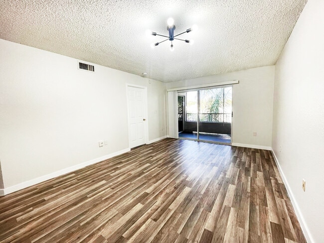 Building Photo - 2810 N Oakland Forest Dr Unit 207