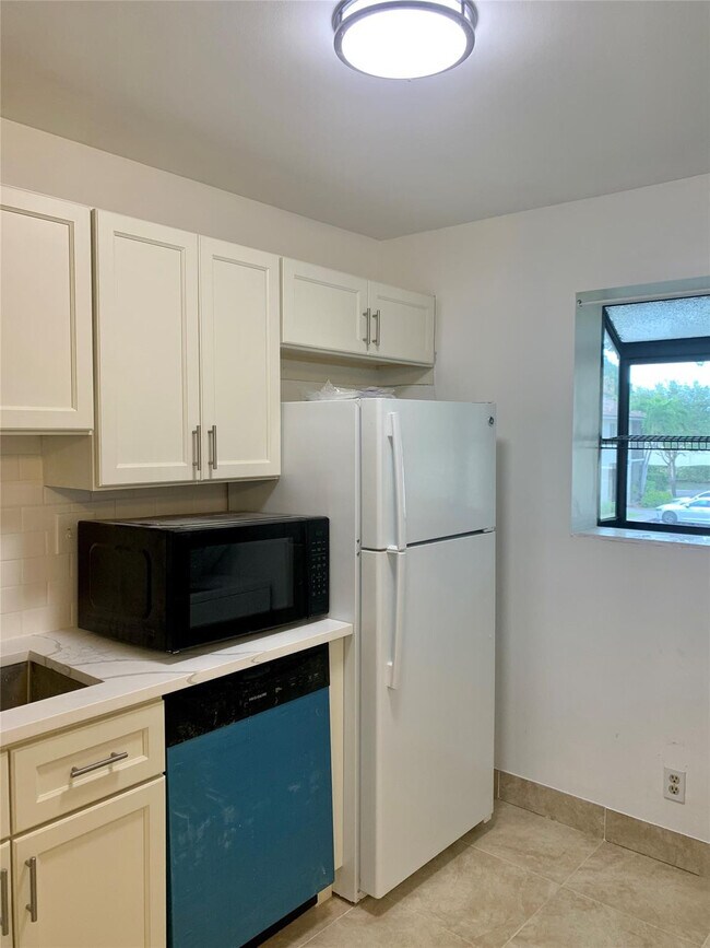 Photo - 511 Gardens Dr Unit 204