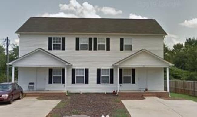Building Photo - Landis Duplexes Unit 511 S. Central Dr. Rental