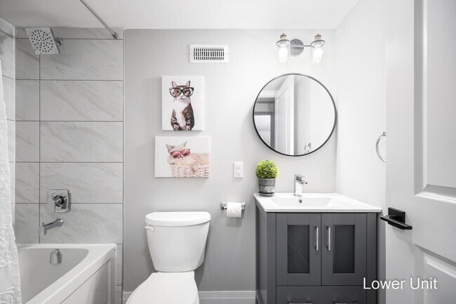 Photo - Stylish 2 Bedroom Apartment – All Utilities & Parking Included – $1,999/month Unité 2