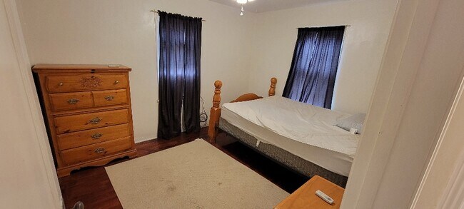 Photo - 705 N Elm St