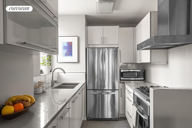 Photo - 255 E 49th St