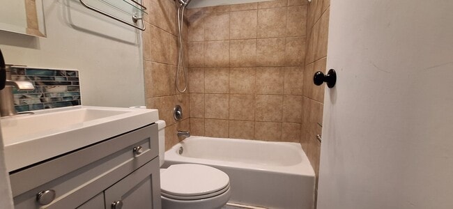 Photo - 2br - 2bd/1bth Two Stories | West Maui Tra...