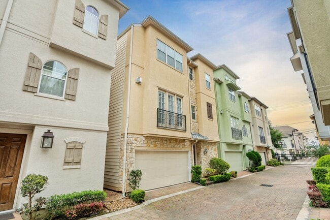 Photo - 2820 Sherwin St