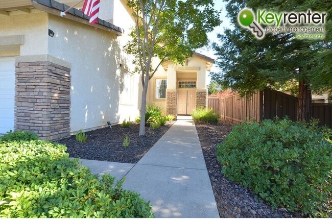 Photo - 1845 Ardfern Way