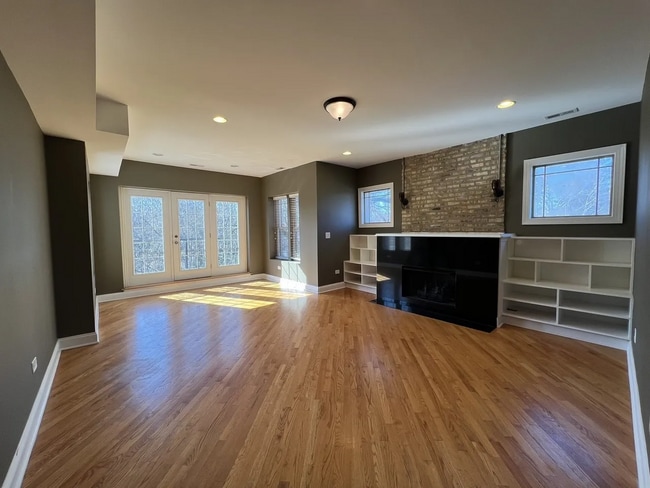 Building Photo - 911 Maple Ave Unit Apt 3N