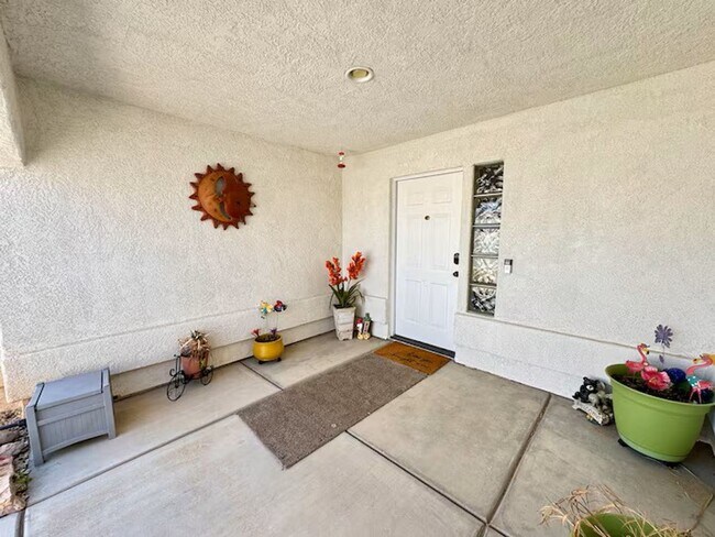 2576 McCormick Blvd