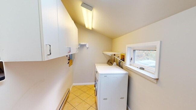 Photo - 3 BEDROOMS, 1 FULL BATHROOM + 2 CAR Carport Beautiful Single Family house available to show NOW f...