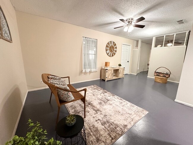 Photo - 7418 Meadow Cliff St