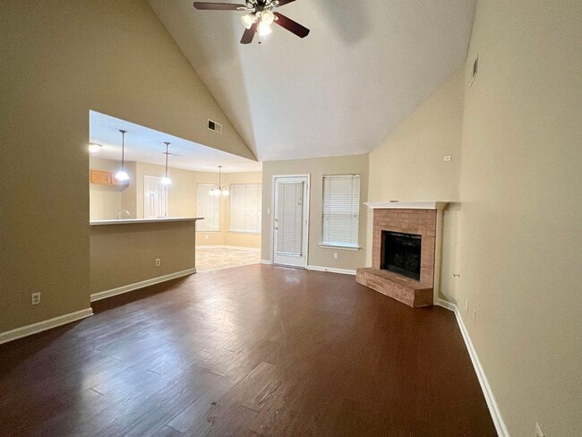 Photo - 951 Scofield Dr