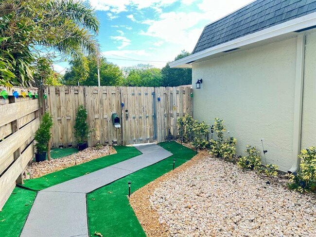 Photo - 1121-1123 N Andrews Ave