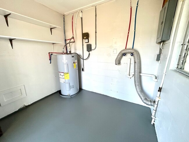 Photo - 487 Overstreet Ave