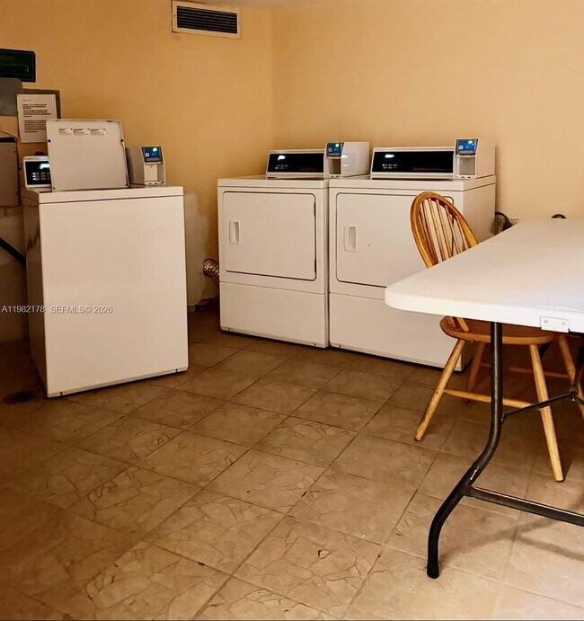 Photo - 2025 NE 164th St Unit 803