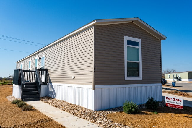 Building Photo - 129 Ponderosa Way