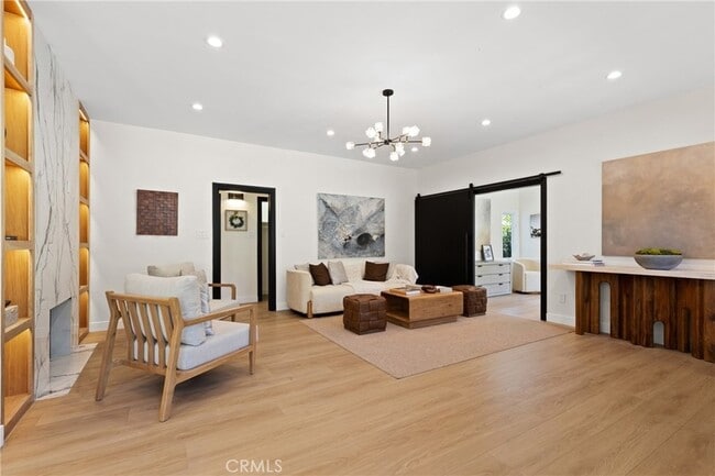 Photo - 6016 Woodlake Ave