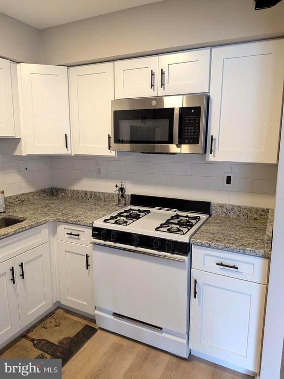 Photo - 8034 Craig St