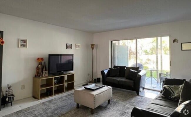 Building Photo - 7210 N Manhattan Ave Unit 1724 Rental