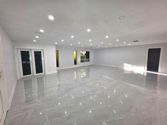 Photo - 5095 SW 73rd Ave