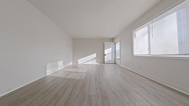 Photo - 610 Hawthorne Ave