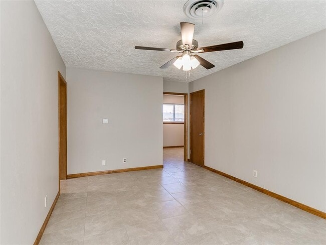 Photo - 214 Thompson Dr