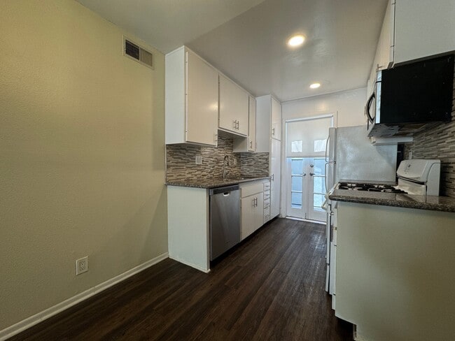 Photo - 1215 N Sweetzer Ave Unidad 4