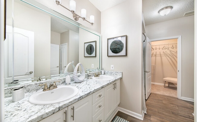 1BR, 1BA - 814SF Bathroom