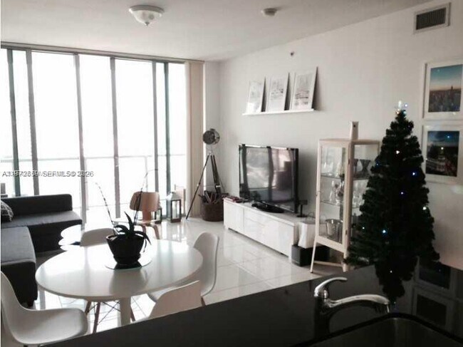 Photo - 1111 SW 1st Ave Unidad 3724-N