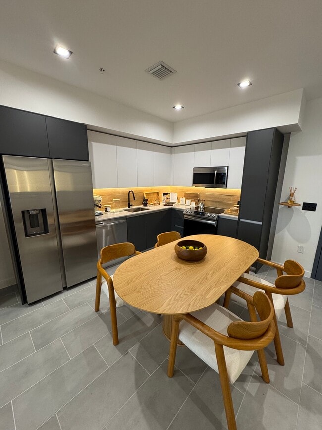 Photo - 122 NE 23rd St Unidad A