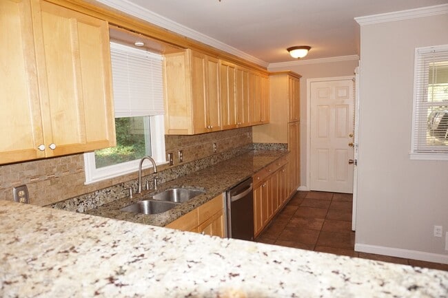 Photo - Spacious 5 bed 3 bath home located in Marietta